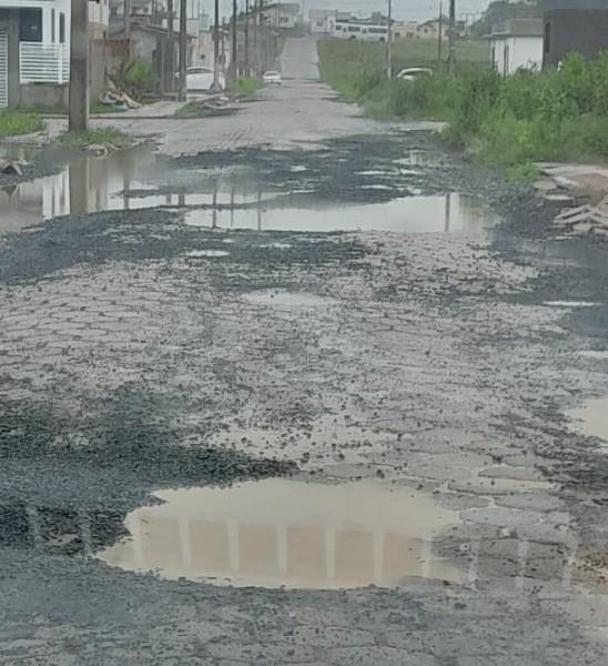 Criciúma: ruas com buracos no bairro Nova Esperança causam acidentes e moradores cobram providências