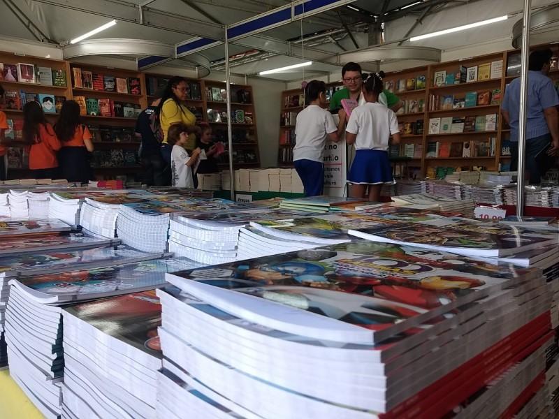 Cerca de 40 mil exemplares vendidos na Feira do Livro