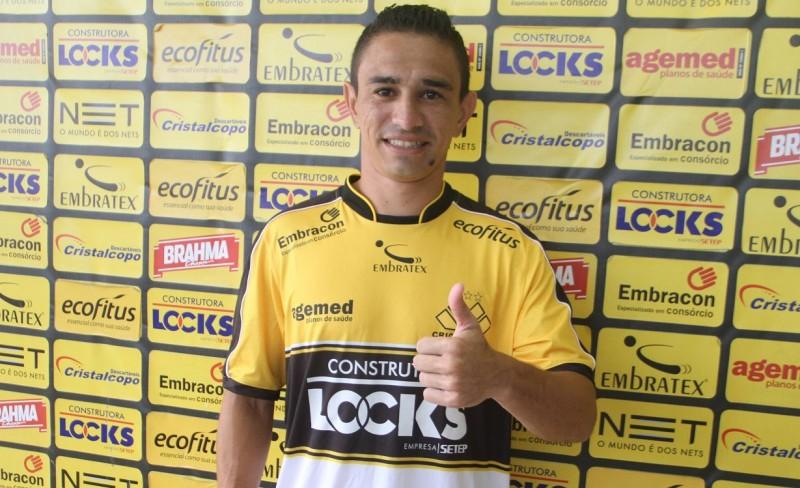 Pimentinha pronto para estreia com camisa do Tigre