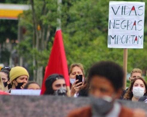 Praça Nereu Ramos recebe ato contra o racismo neste sábado