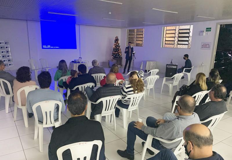 Natal 2021 em pauta: projeto de iluminação e cronograma de eventos são apresentados a comerciantes