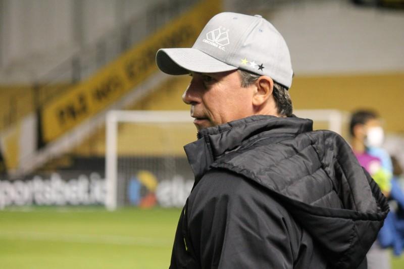 Paulo Baier evita falar de arbitragem e ressalta atletas: 'o Criciúma foi perfeito'