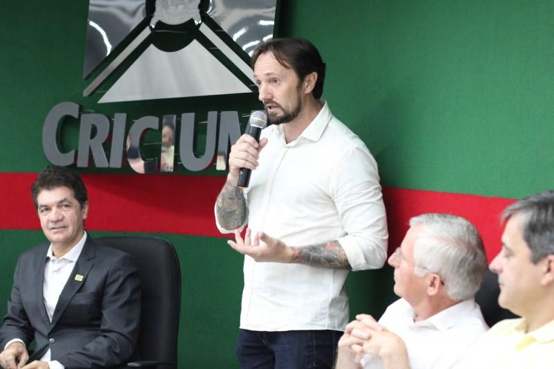 Joster Favero é empossado presidente da Fundação Cultural de Criciúma