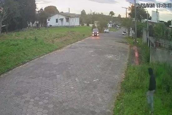 Comunidade investe em videomonitoramento e flagra ação de criminosos em bairro de Criciúma