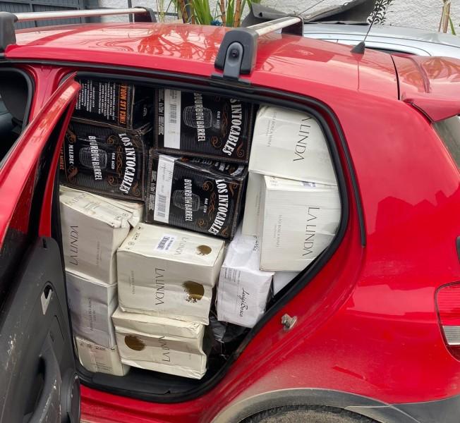 Carros 'abarrotados' de garrafas de vinhos e espumantes argentinos são interceptados pela polícia