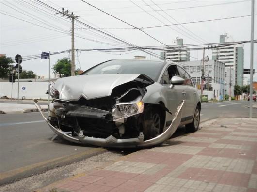 Novo acidente na esquina da rua João Pessoa com a rua São José