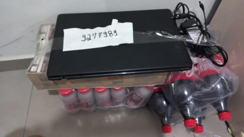 Homem furta dinheiro e fardos de refrigerantes e achocolatados de lanchonete em Araranguá 