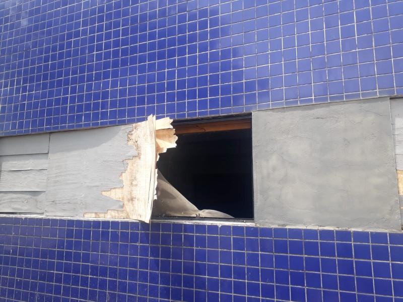 Ladrão é flagrado furtando objetos no Centro de Eventos José Ijair Conti