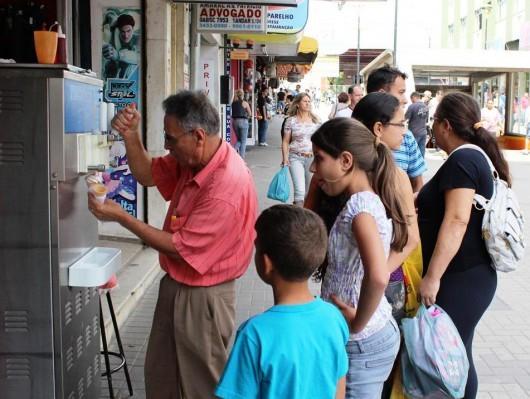 Veranico de agosto estimula sorveterias de Criciúma