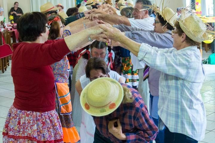 Festejos juninos são celebrados nos grupos Vida e Alegria