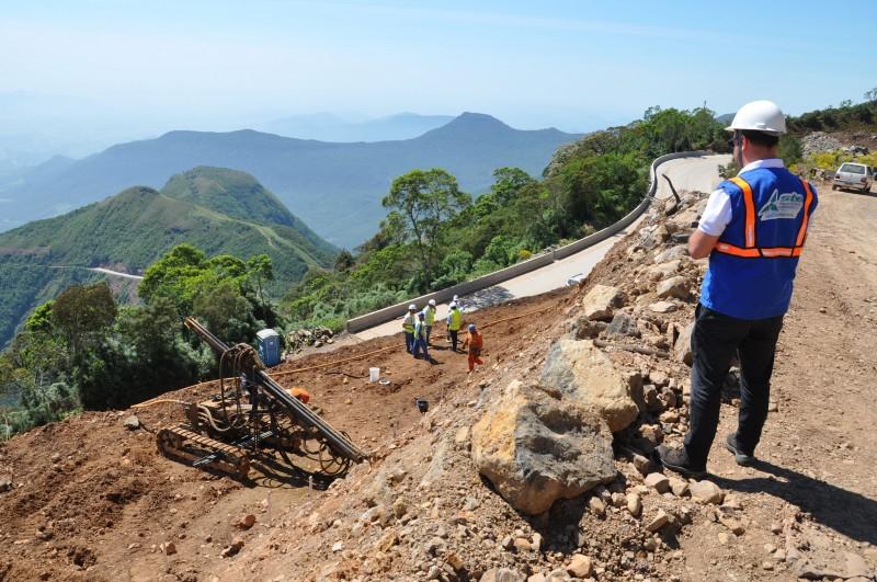 Obras de contenção na Serra da Rocinha envolvem soluções de engenharia e cuidado ambiental