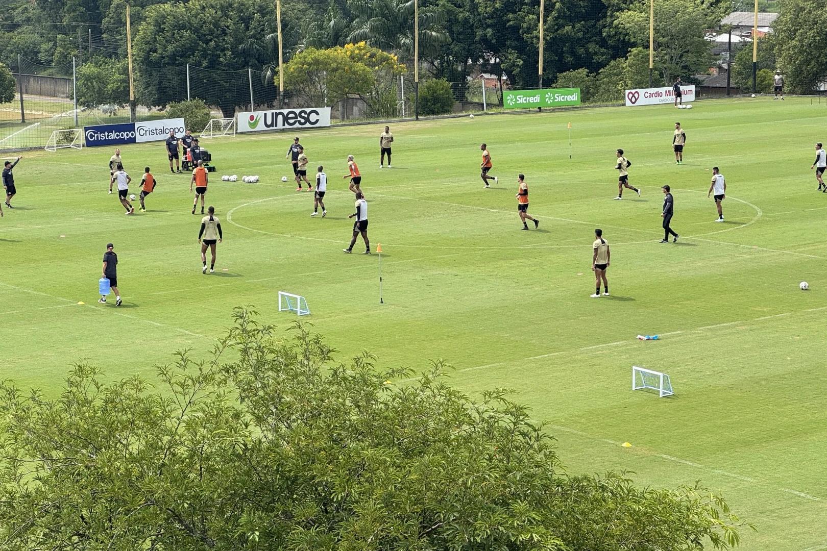 Zé Ricardo comanda treino, mas ainda não revela o time titular