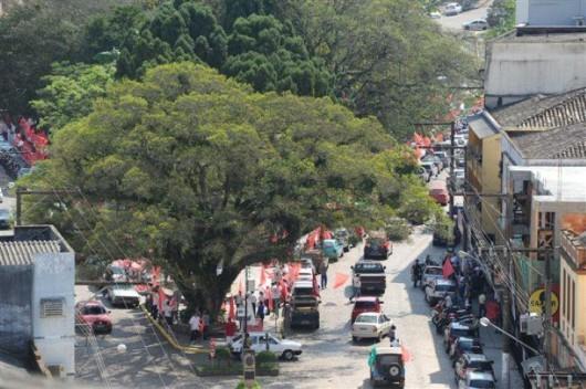Mil pessoas abraçam simbolicamente Urussanga
