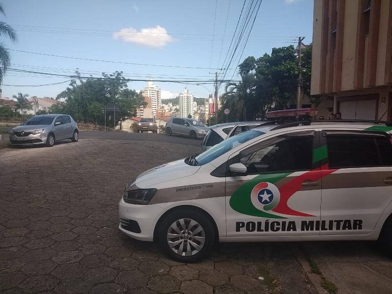 Acidente entre carros é registrado na região central de Criciúma
