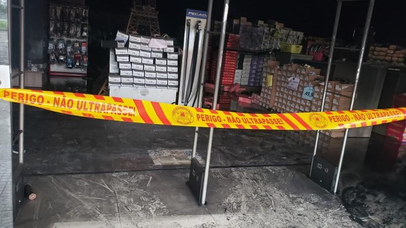 Incêndio atinge loja de sapatos em São João do Sul
