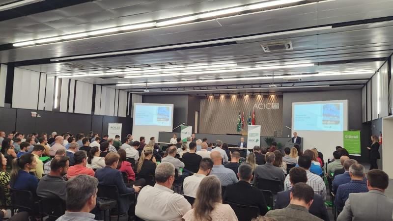 Linhas de crédito e aproximação com o Sul na pauta do presidente do BRDE em visita na Acic