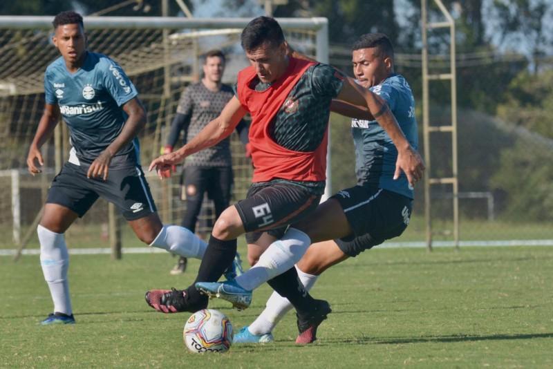Paulo Baier vê evolução da equipe e elogia chances criadas contra o sub-23 do Grêmio