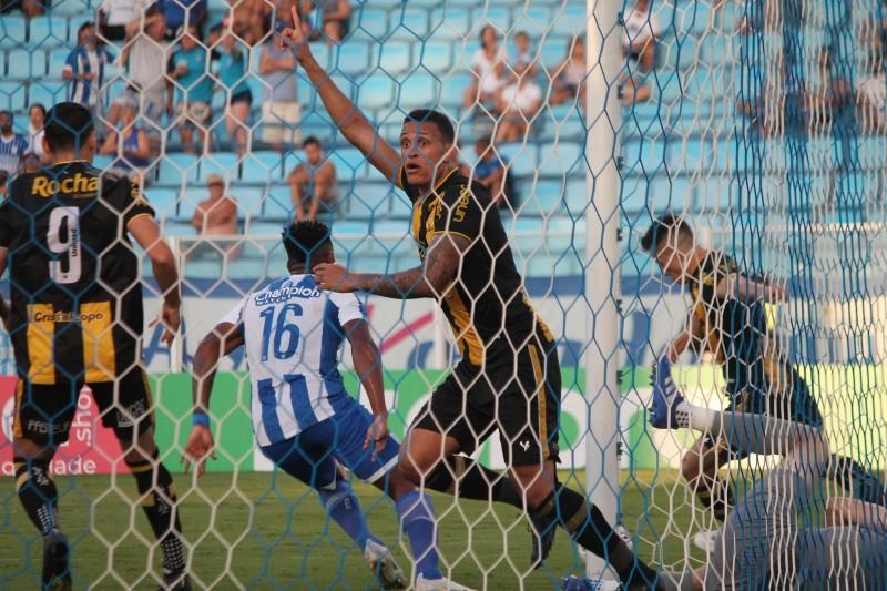 Criciúma marca nos acréscimos, empata com Avaí e termina primeira fase do Catarinense no G4