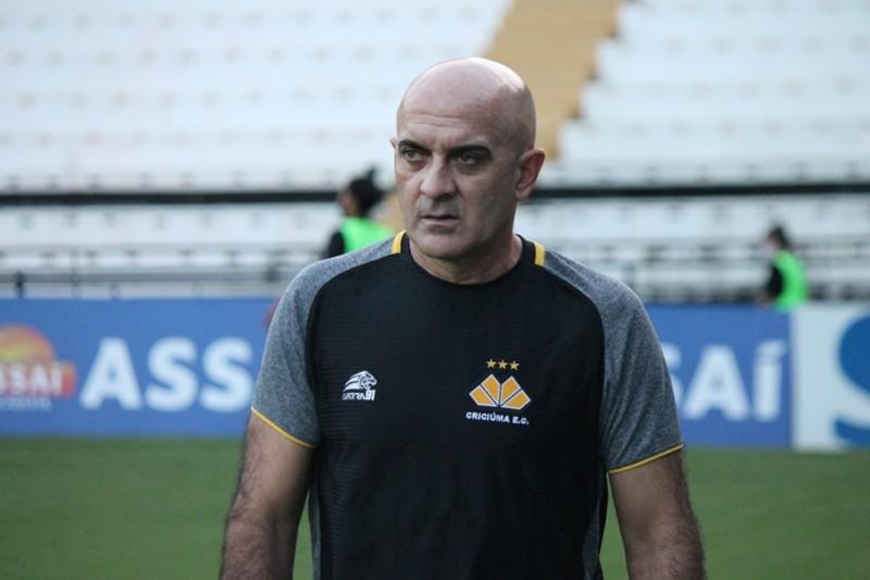 Itamar Schülle reconhece falhas, mas pede mais responsabilidade de seus jogadores