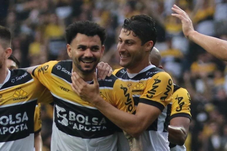 Com lateral fora, Criciúma atualiza a lista de desfalques para duelo contra o Londrina