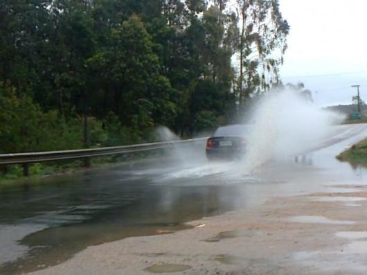 PMRv alerta para água acumulada na pista