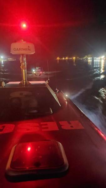 Embarcação com três tripulantes fica à deriva em Jaguaruna