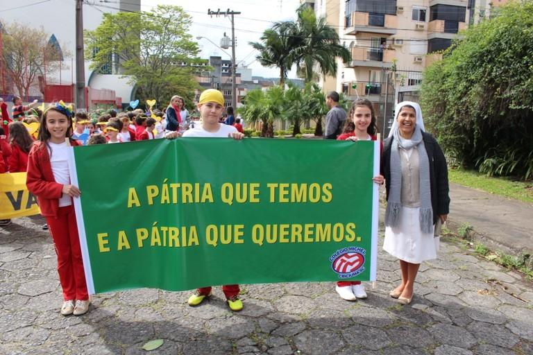 Alunos do Michel participam de passeata em homenagem à Pátria
