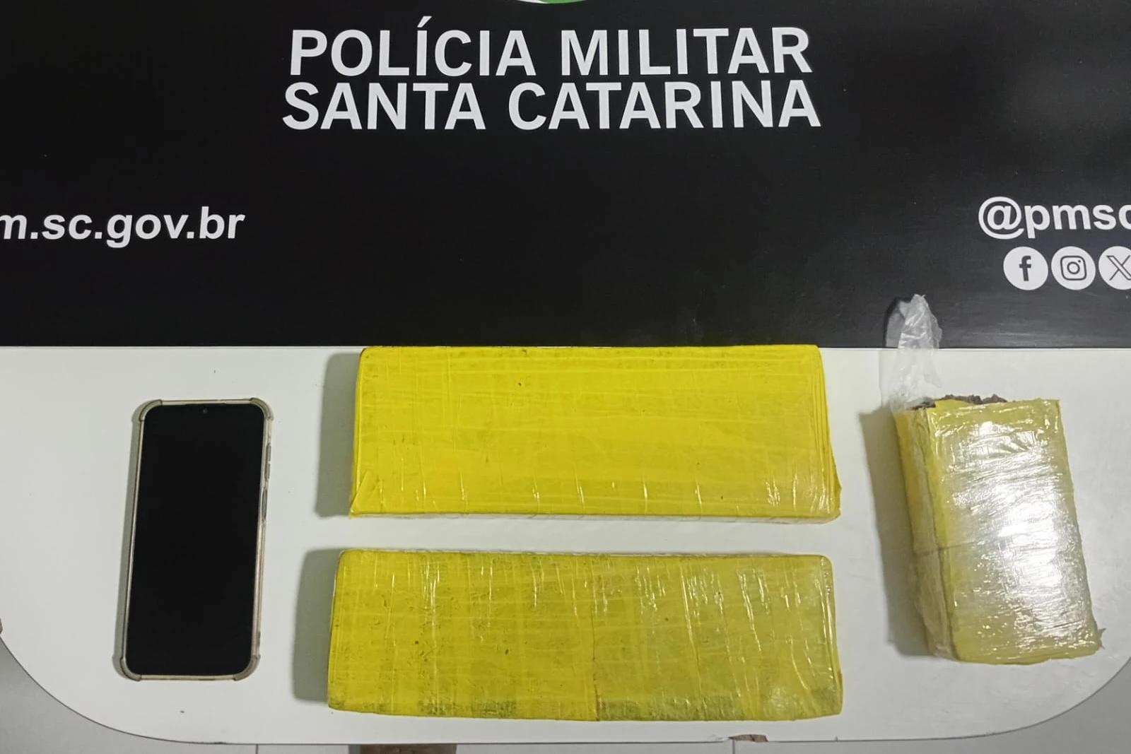 Jovem é flagrado com mais de dois quilos de maconha em Criciúma