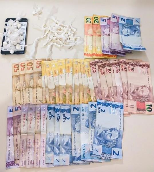 Adolescente é apreendido com porções de crack, cocaína e dinheiro em Tubarão