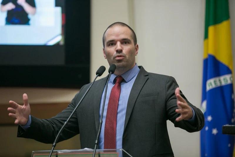 Deputado estadual é condenado a pagar indenização por transfobia
