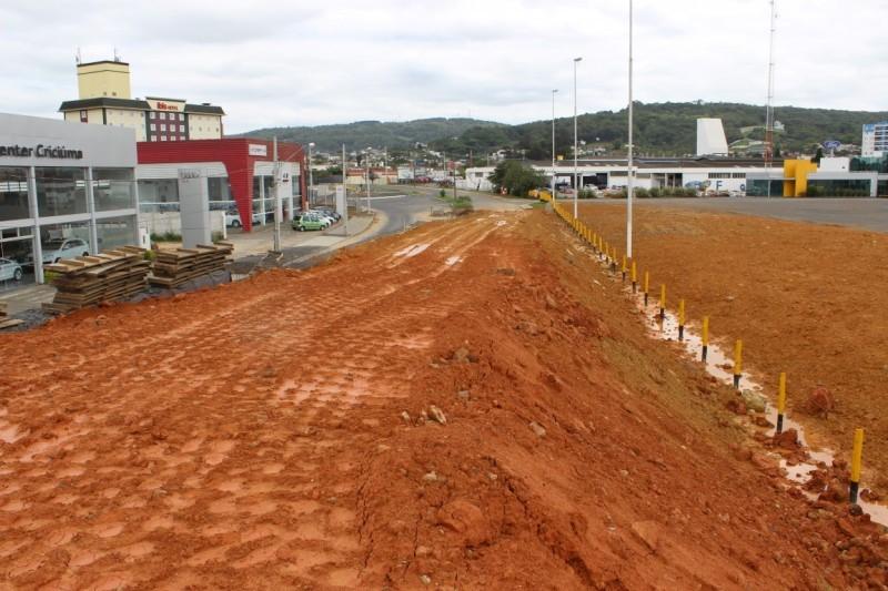 Deinfra toma posse provisória de área destruída na Via Rápida 