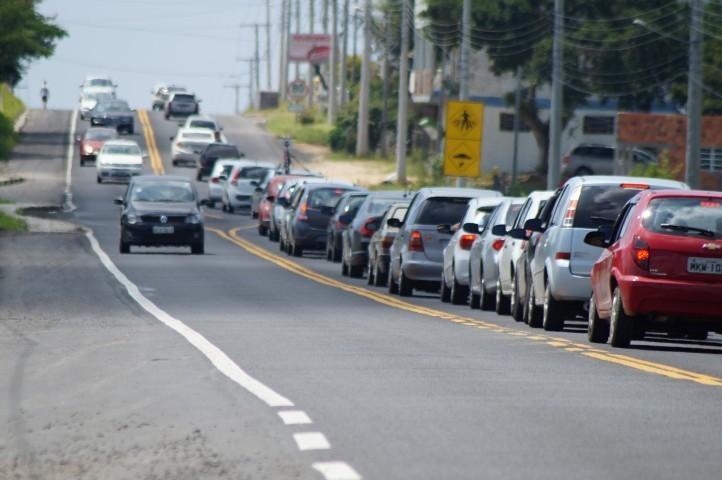 Trânsito é lento na SC-445 em direção ao Baln. Rincão 