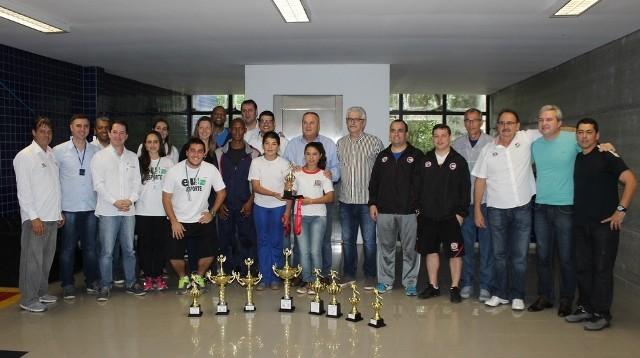 Campeões dos Joescri recebem premiação