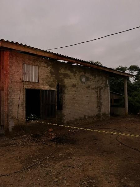 Estufa de fumo pega fogo em Timbé do Sul