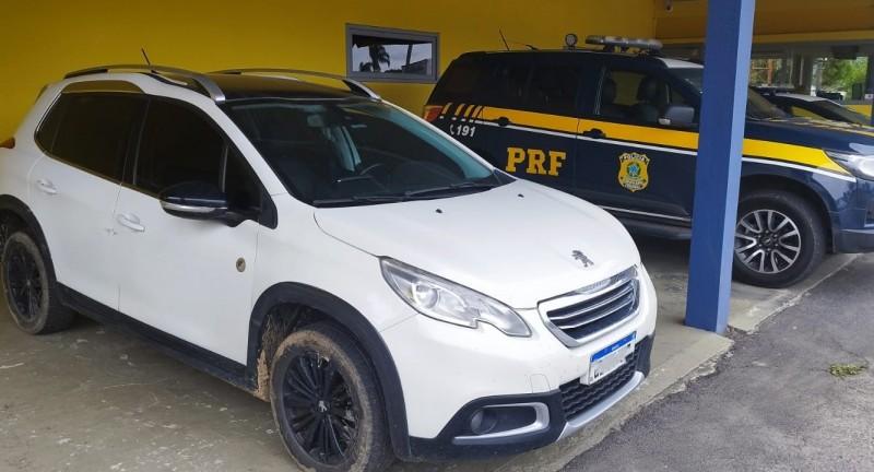 Santa Catarina: sem habilitação, jovem é preso em Joinville tentando levar carro furtado ao Paraná
