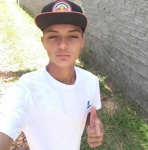 Colisão entre duas motocicletas resulta na morte de adolescente 