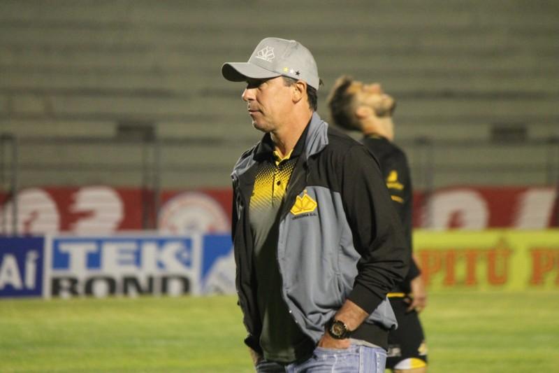 “Faltou atenção”, lamenta técnico Paulo Baier após derrota do Criciúma