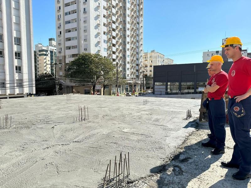 Empresa conclui concretagem da primeira laje do novo quartel do Corpo de Bombeiros Militar 