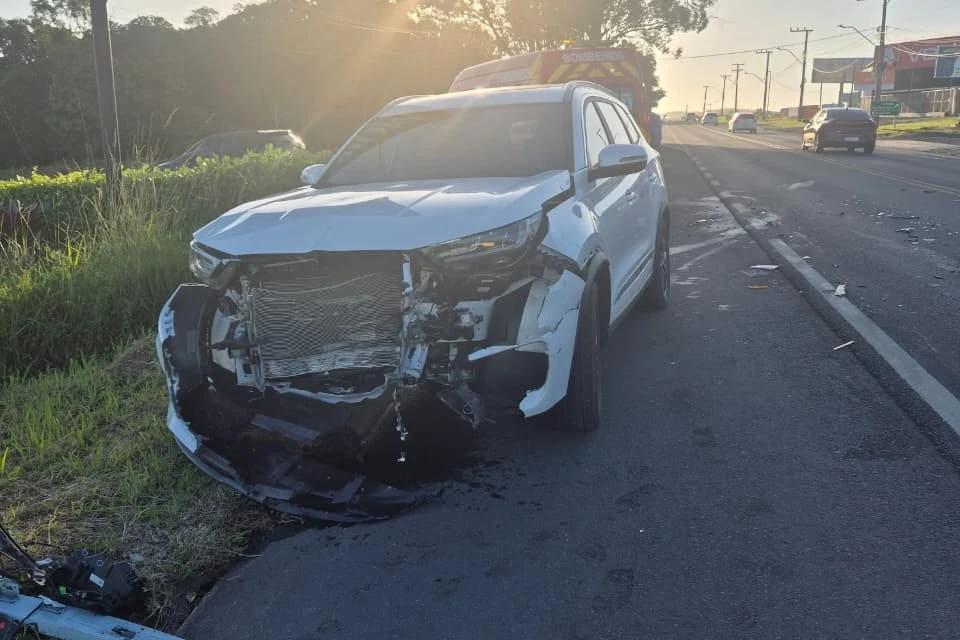 Colisão entre dois veículos deixa mulher ferida na SC-445, em Içara