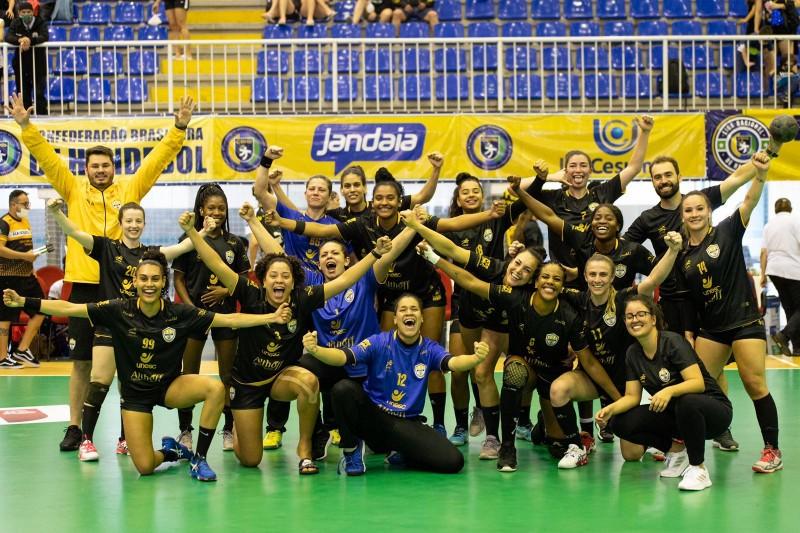 Handebol feminino de Criciúma faz história e disputa hexagonal final da Liga Nacional em São Paulo