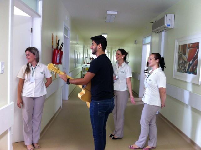 Música leva emoção aos pacientes do Hospital Unimed