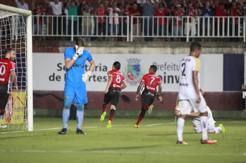 No último minuto, Tigre perde e se complica no returno