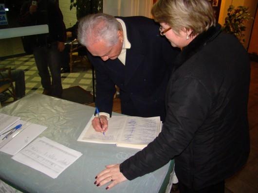 A centésima assinatura paga a conta