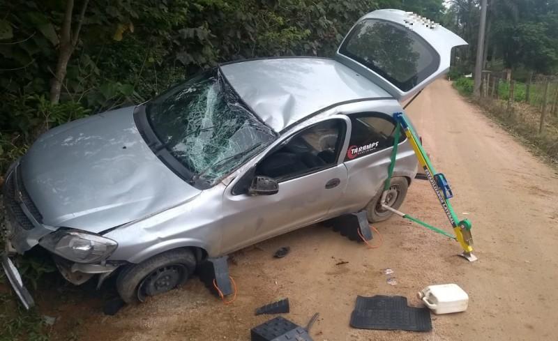 Saída de pista deixa motorista ferido em Urussanga
