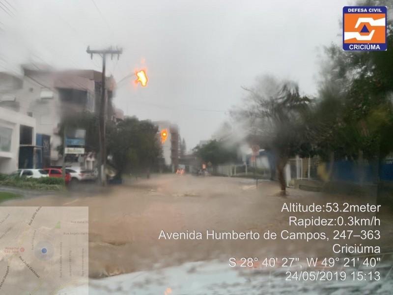 Sistema de drenagem rompe e causa alagamento no bairro Pio Corrêa