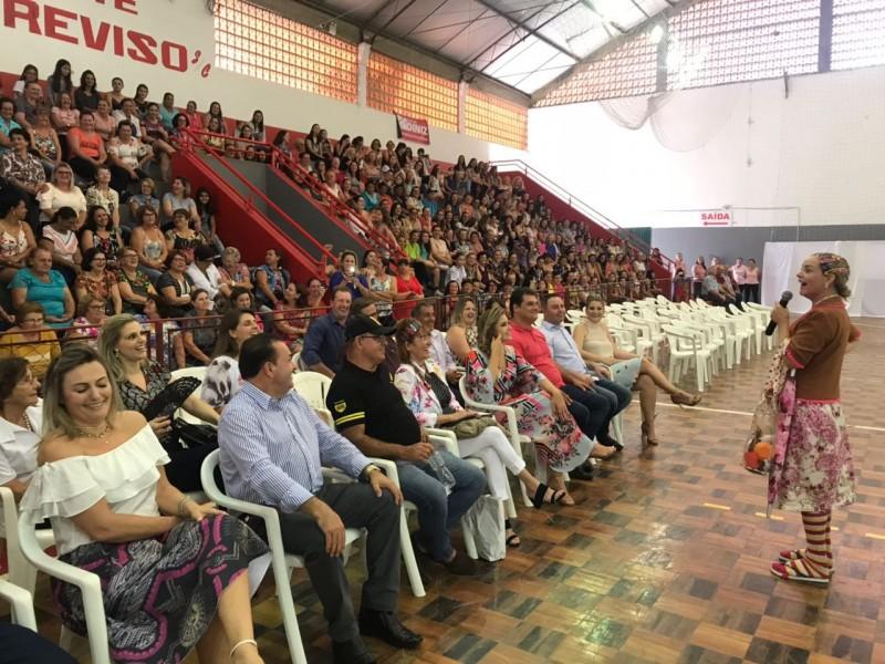 Dona Maricotinha faz público gargalhar em Treviso
