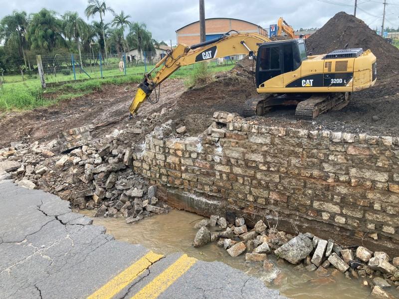 Içara: mau tempo do final de semana prejudicou prazo para ponte provisória