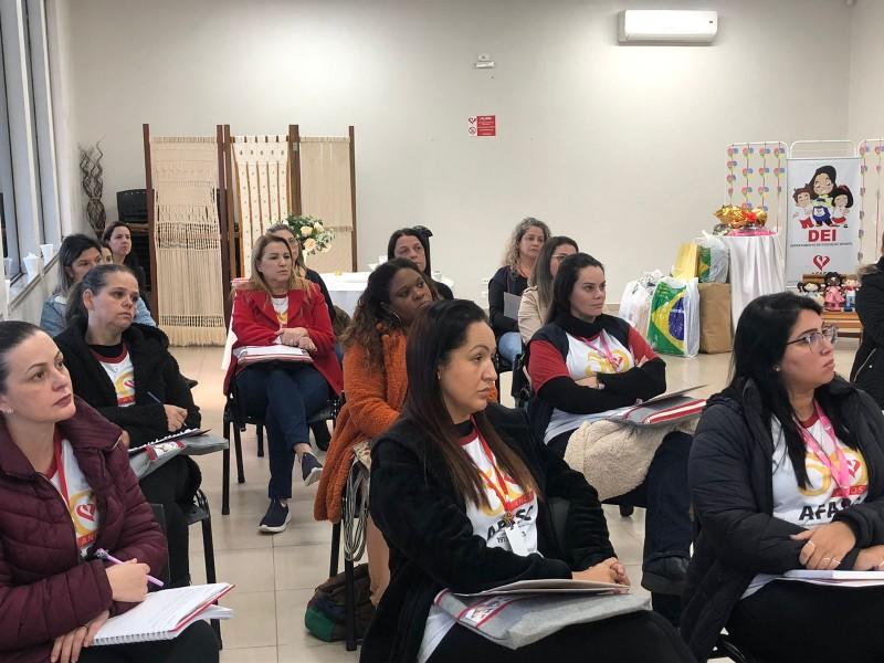 Violência contra criança é tema de capacitação de diretoras dos CEIs da Afasc
