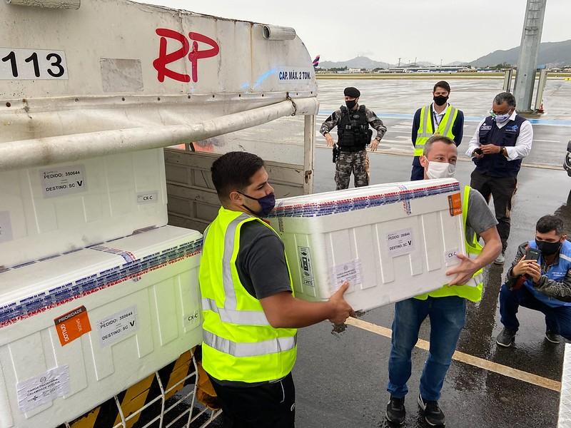 Santa Catarina recebe nova remessa com 138,9 mil doses do laboratório AstraZeneca/Fiocruz