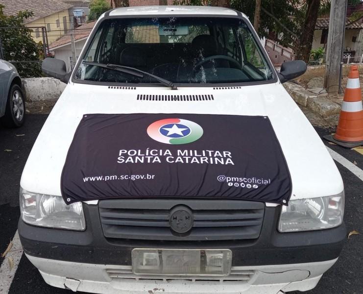 PM recupera carro furtado em Criciúma